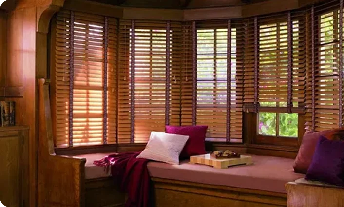 Wooden blinds Abu Dhabi installed in a contemporary bedroom